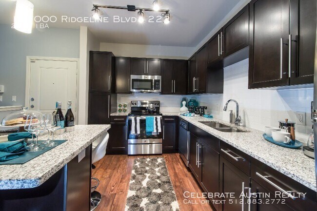 Building Photo - Lakeline Apartments #139225