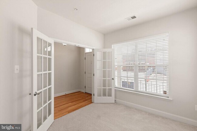 Building Photo - 9 Willow Ave