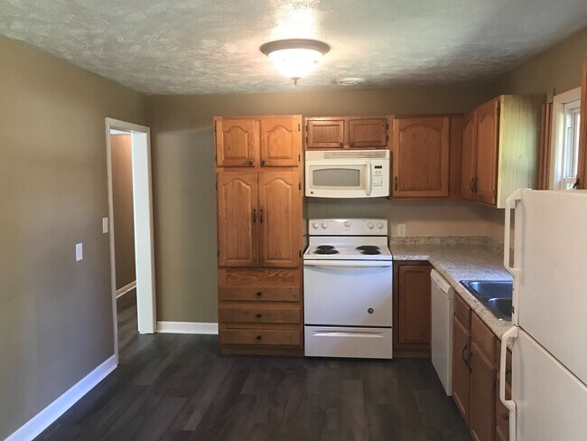 Foto del edificio - Updated SE Springfield Home -Available Now