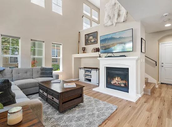 Building Photo - 1636 Springhill Dr