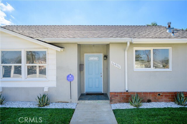 Foto principal - 16456 Plummer St