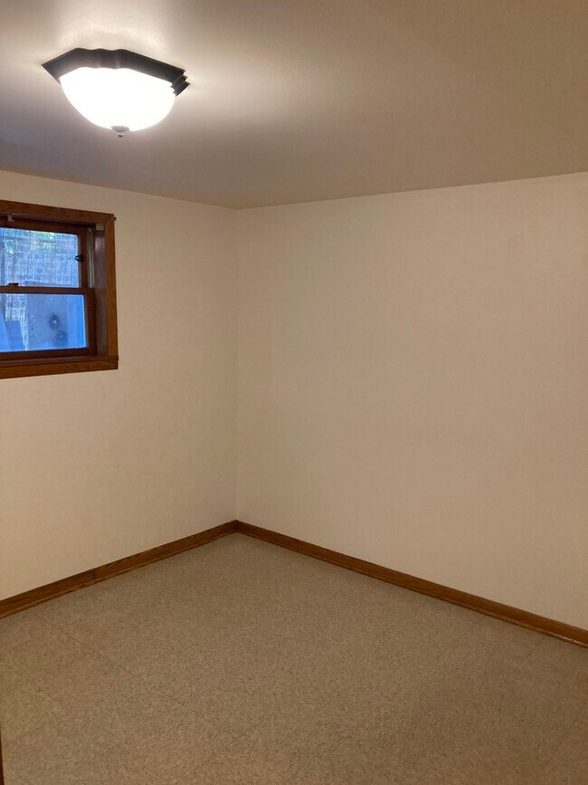 Building Photo - 3805 N Christiana Ave