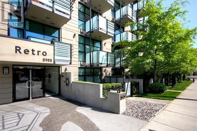 Photo du bâtiment - 8988-8988 Hudson St