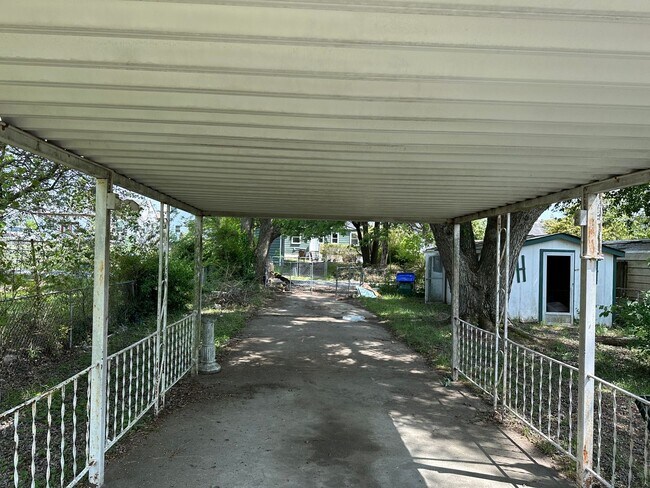 Foto del edificio - 3 bed house in Church Hill! Central HVAC, laundry, yard with shed!