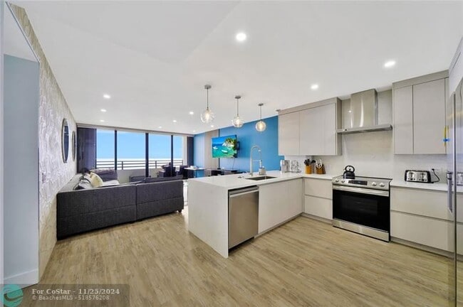 Building Photo - 3505 S Ocean Dr