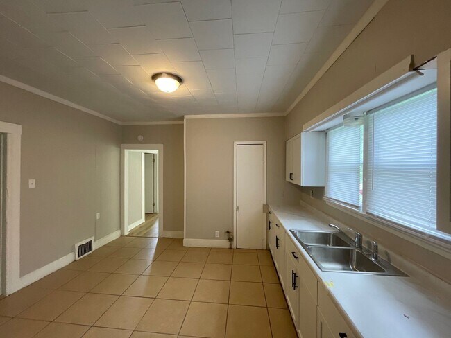 Foto del edificio - 2155 S 13th St