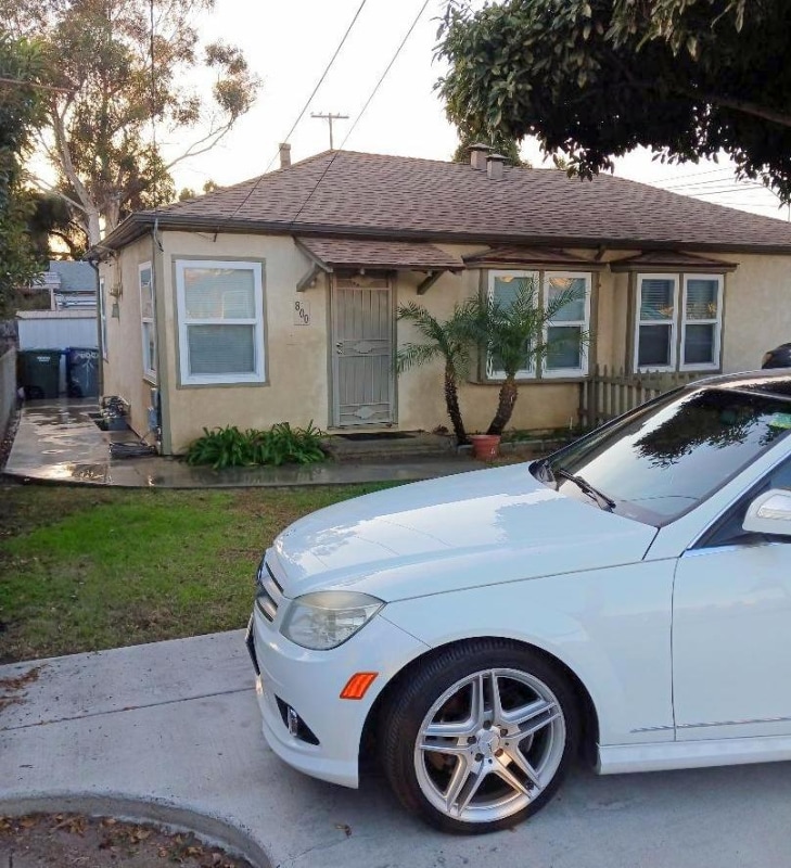 Primary Photo - 800 Paradise Dr