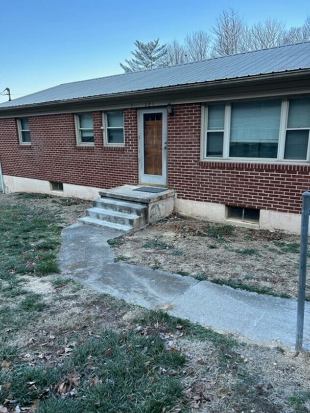 Primary Photo - Charming 3 bedroom 1 bath in Pembroke VA