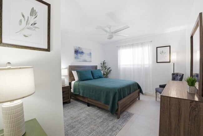 Building Photo - 313 E Riviera Dr