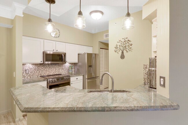Foto del edificio - 10103 Myrtlewood Cir W