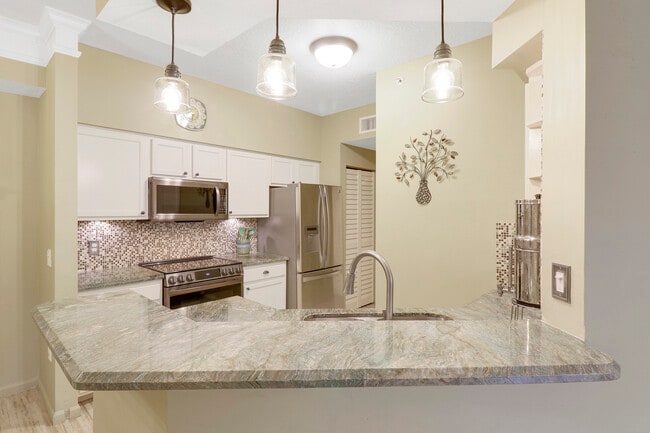 Building Photo - 10103 Myrtlewood Cir W