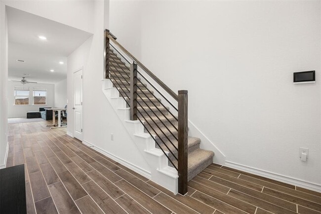 Building Photo - 13707 Manhattan Dr