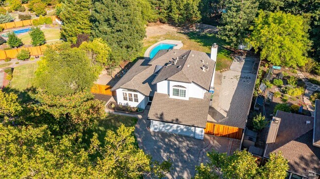 Building Photo - 9663 Lakewood Dr