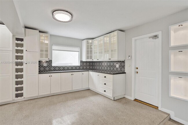 Building Photo - 9350 SW 48th St