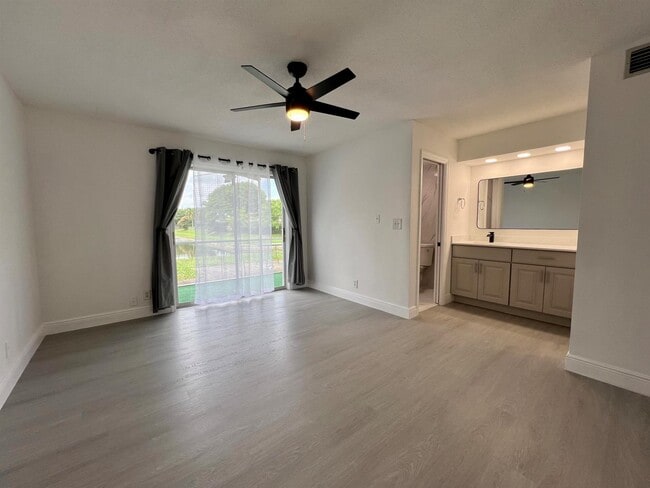 Building Photo - 10821 N Military Trl