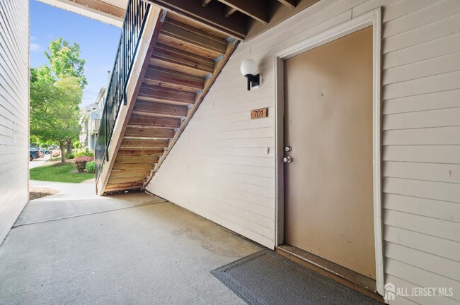 Building Photo - 701 Aspen Dr
