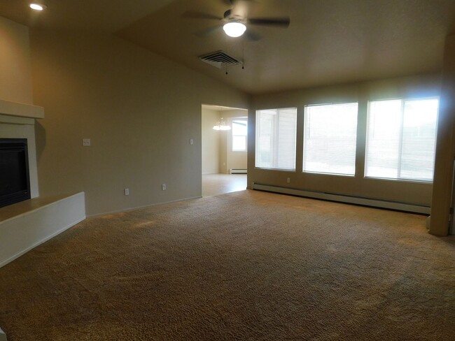 Building Photo - Home in Dove Creek Subdivision