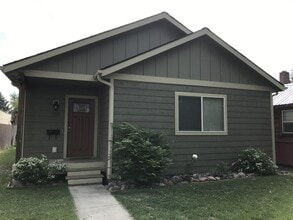 Building Photo - 735 7th Ave E