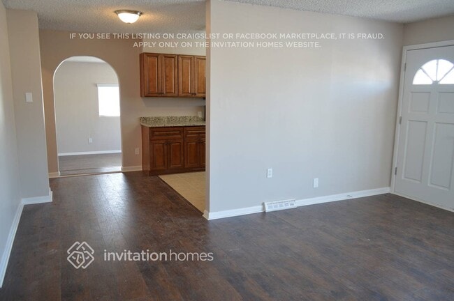 Building Photo - 10870 Larry Dr