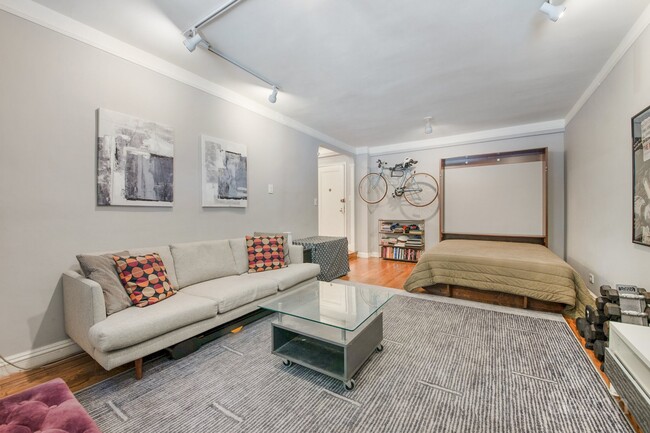 Building Photo - 49 W 96th St