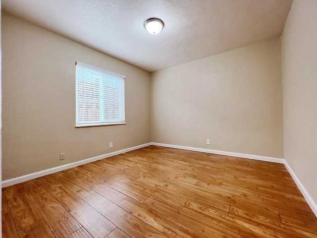 Interior Photo - 515 E WiLL