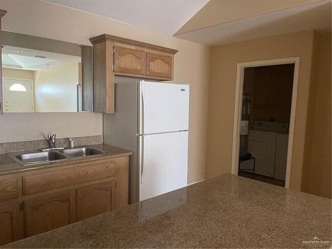 Foto del edificio - 12 Toledo Ave