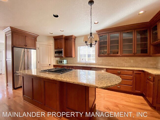 Building Photo - 3 br, 3.5 bath House - 331 6TH STREET