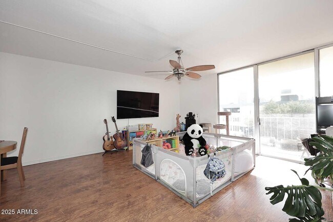 Foto del edificio - 207 W Clarendon Ave