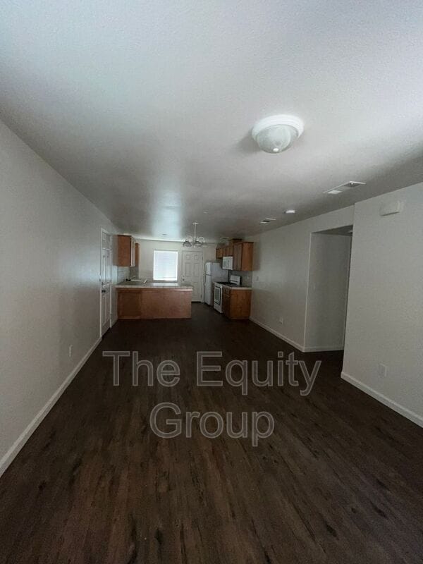 Building Photo - 2232 W Lark Ave