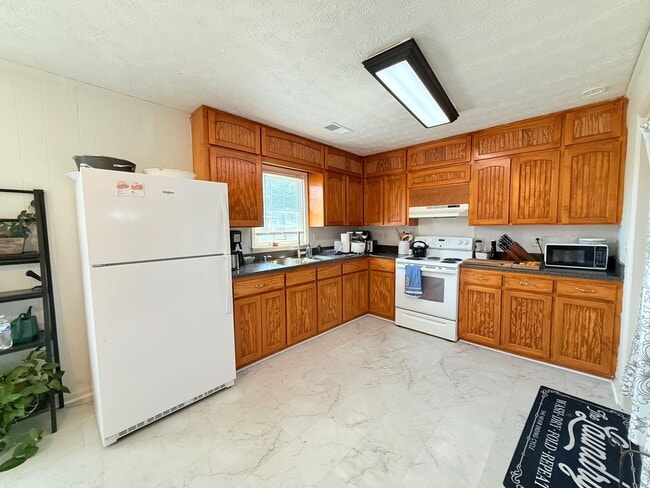 Building Photo - 3 bed ranch home