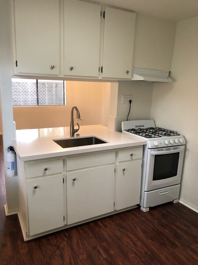 Cocina - 411 W Dana St