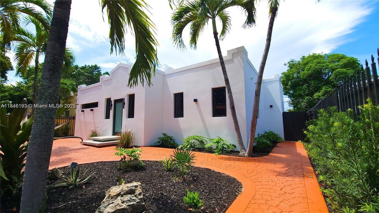 Foto principal - 819 NW 48th St