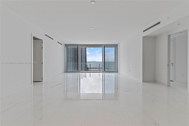 Foto del edificio - 300 Biscayne Blvd Way
