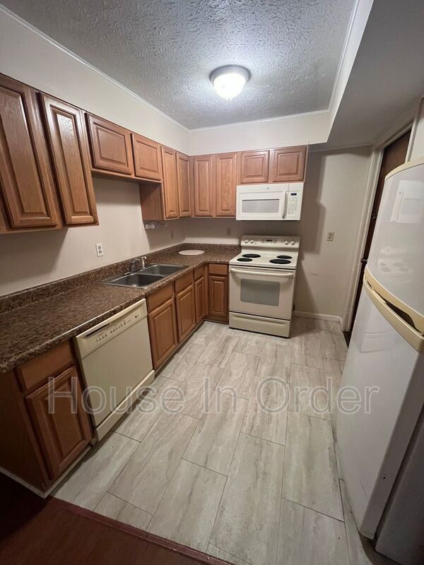 Foto del edificio - 1160 W Blue Ridge Rd