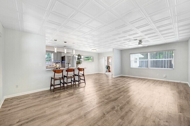 Building Photo - 1028 Coronado Dr
