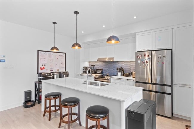 Building Photo - 509 Rue Frédéric-Back