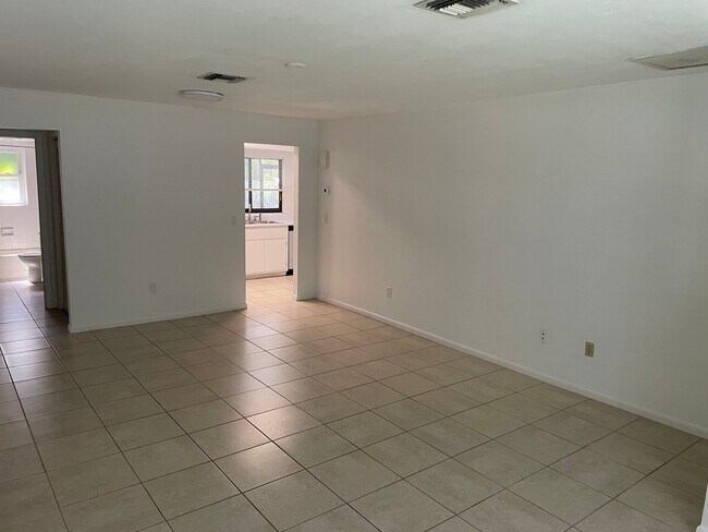 Foto del edificio - 10022 8th St N