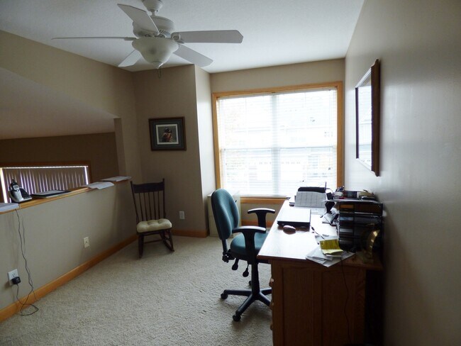 Building Photo - 3 bedroom town home
