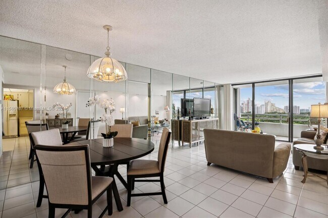 Foto del edificio - 20355 NE 34th Ct