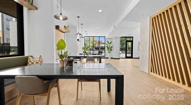 Foto del edificio - 4312 Yancey Rd