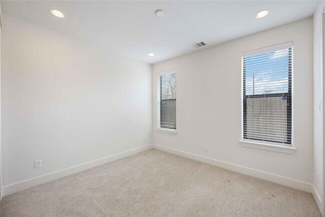 Building Photo - 2614A Polk St
