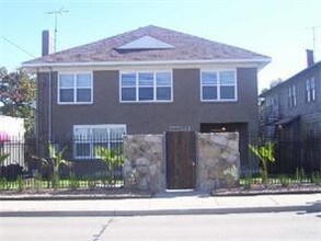 Building Photo - 1122 N Zang Blvd
