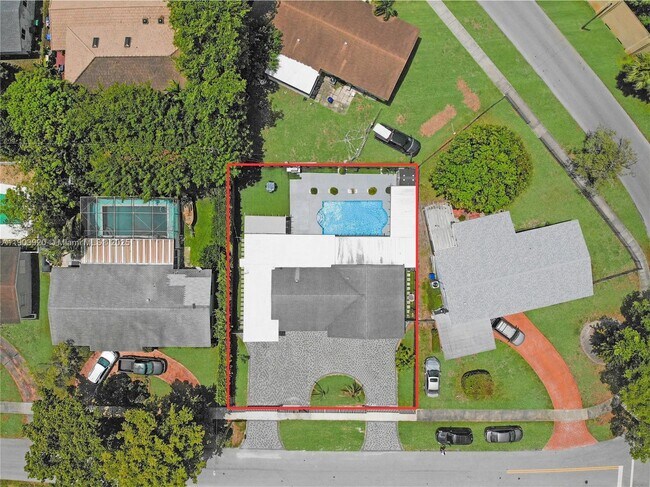 Foto del edificio - 801 NW 172nd Terrace