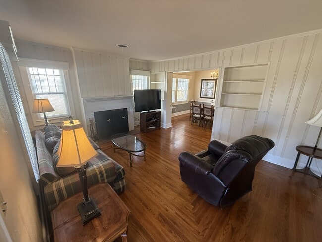 Building Photo - 1316 S Johnston Ave