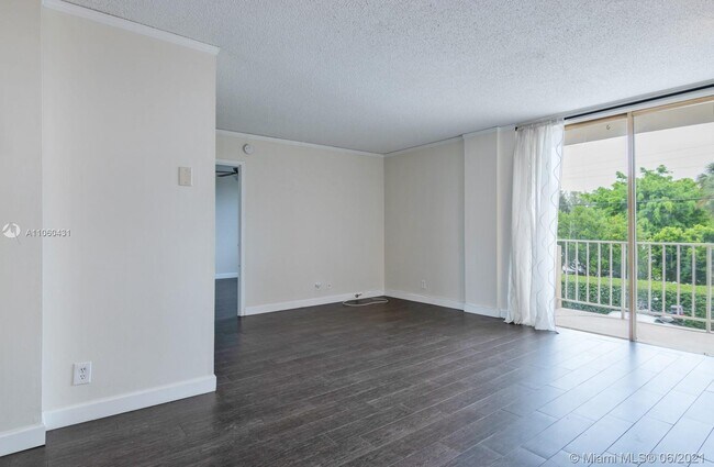 Foto del edificio - 1050 SE 15th St