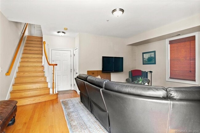 Building Photo - 14 1st St