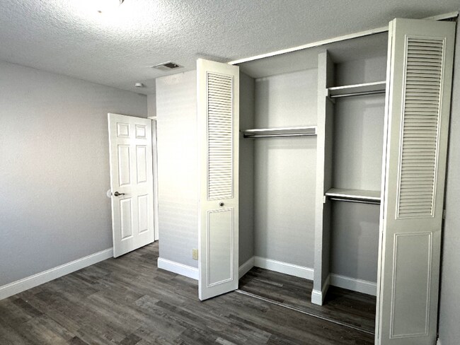 Foto del edificio - 3606 Versailles Dr