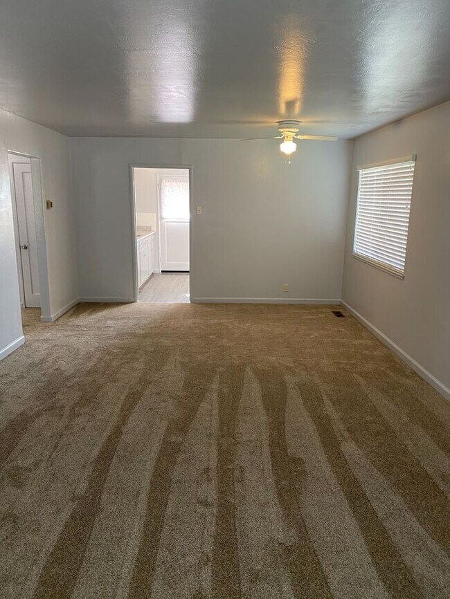 Building Photo - Fabulous 3 Bedroom 1 Bath Single Family Home