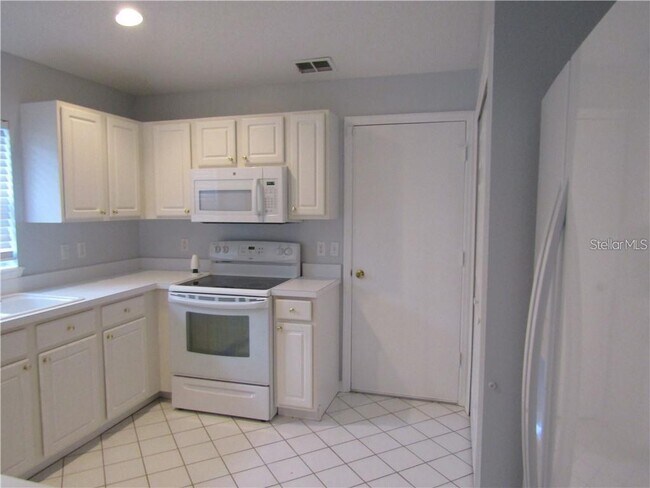 Building Photo - 3025 Andover Ct