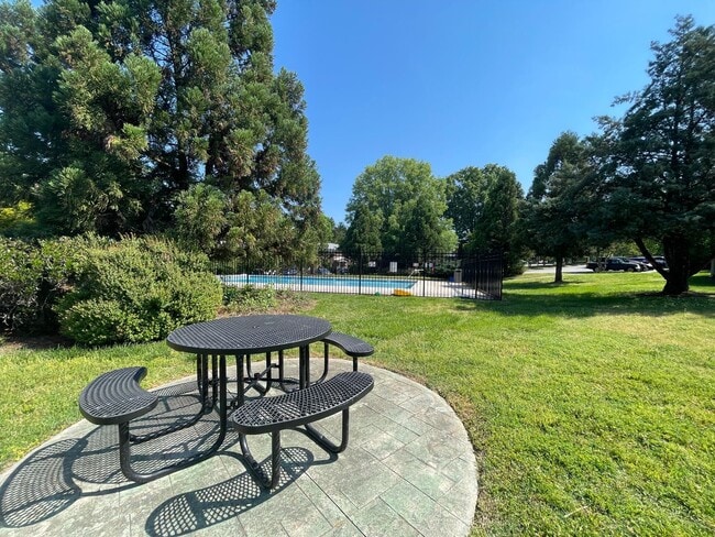 Building Photo - Crazy for Carrboro! Wonderful location for...